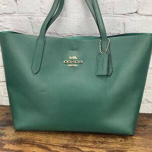 Coach Green Leather Tote Shoulder Handbag Gold Hardware With Hangtag F37871